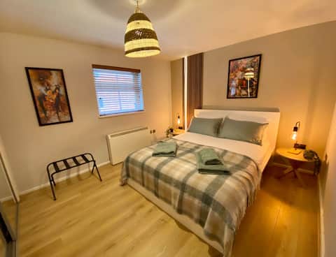 Central Modern 1-Bedroom Home | Cozy w/ Wi-Fi