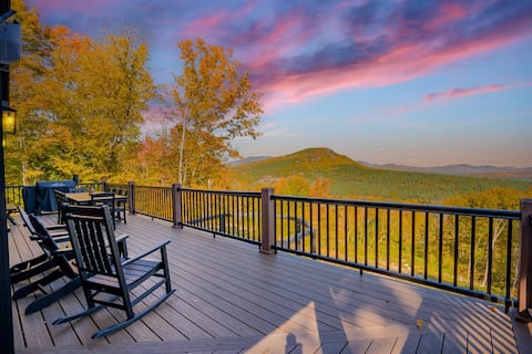 New LUX Chalet w/ HotTub +Sauna +Games+5min2Slopes