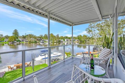 Dora Creek Stunning Modern Waterfront with Wharf