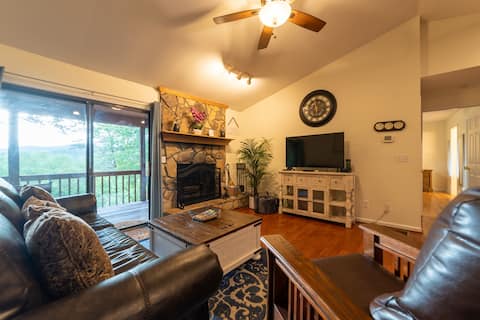 Successful Airbnb property: Southern Skies Chalet | Mountain Views • Hot Tub • in Helen