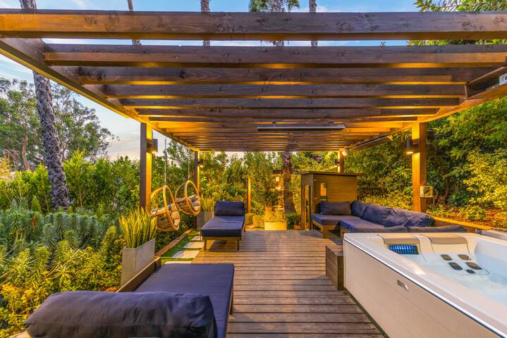 Wellness sanctuary/Sauna/spa/cold plunge gallery image 3