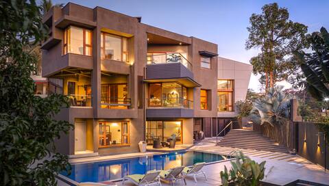 Villa 87 By ZenAway - 4BHK, Pool, Gym, Breakfast