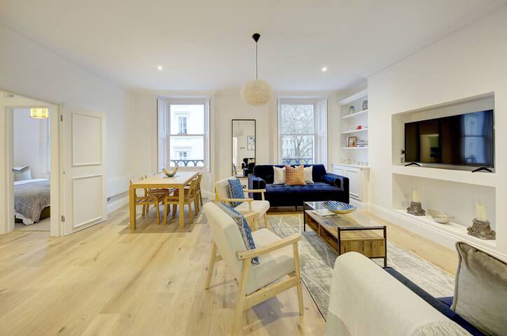 Stunning Hyde Park Apartment gallery image 2