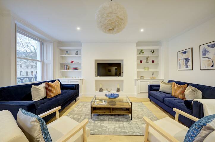 Stunning Hyde Park Apartment gallery image 3