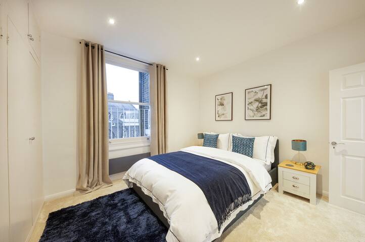 Stunning Hyde Park Apartment gallery image 4