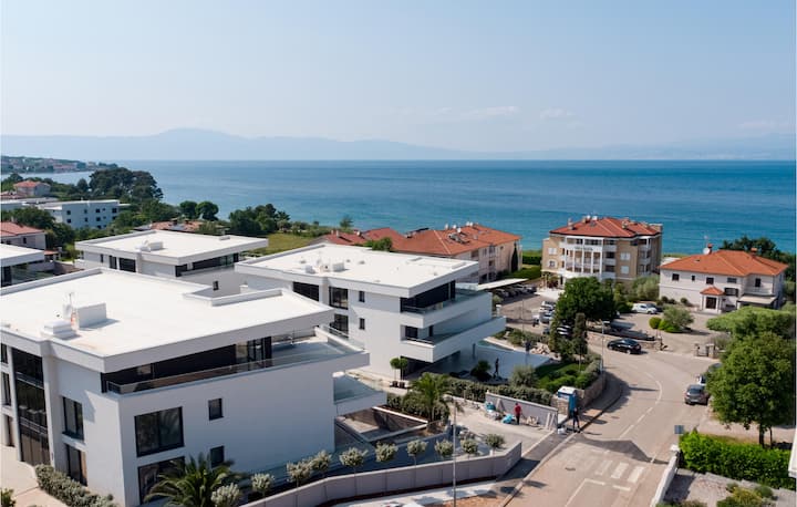 Beach Front Apartment In Malinska - Krk