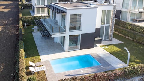 [Design] Villa Petra with a pool