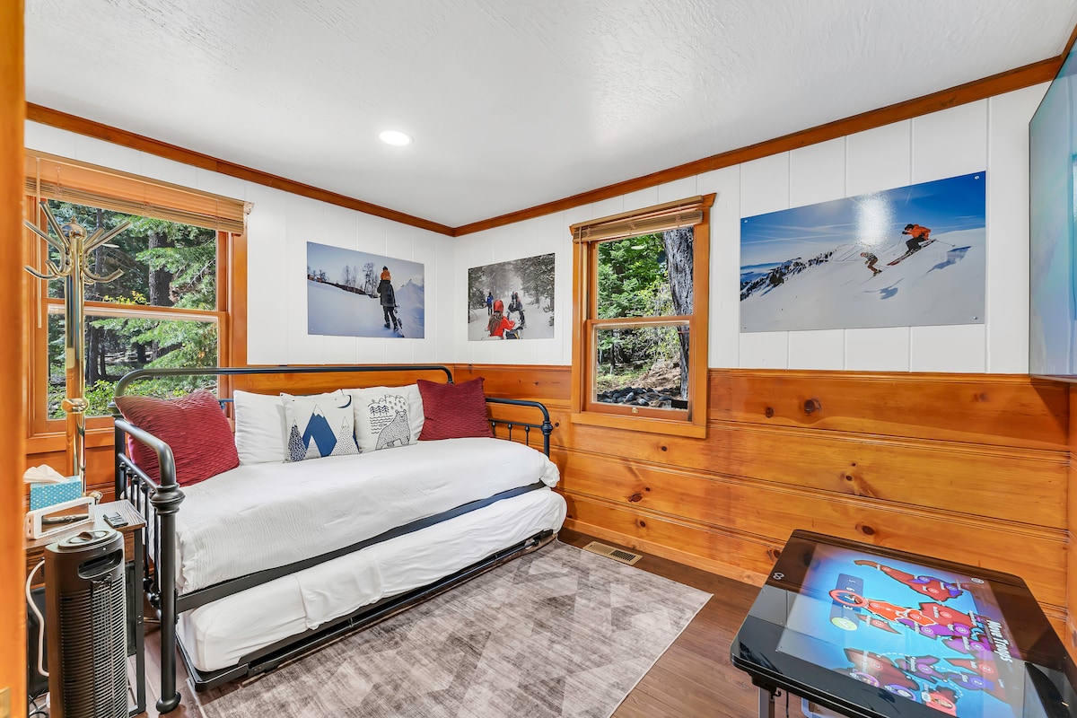 Trundle daybed with Tabletop Gaming System with Classic Video Games! 