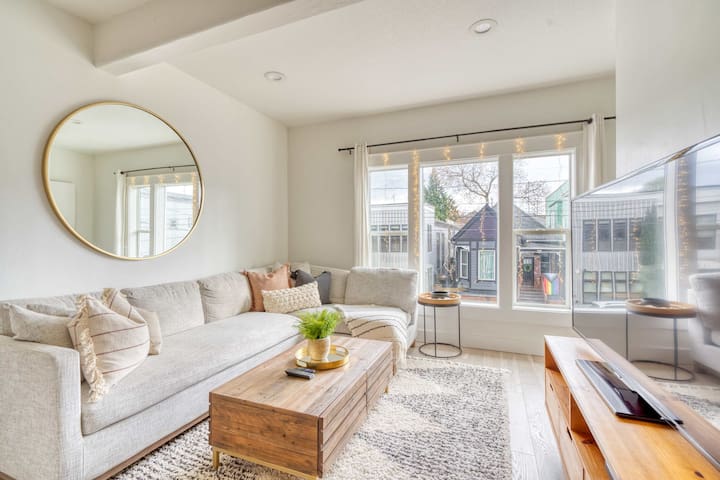 Perfect Ladd’s Addition Loft – Breweries & Bars