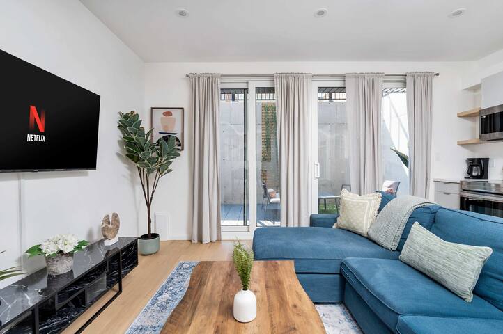 Luxury 3-Bedroom Oasis at College & Bathurst!