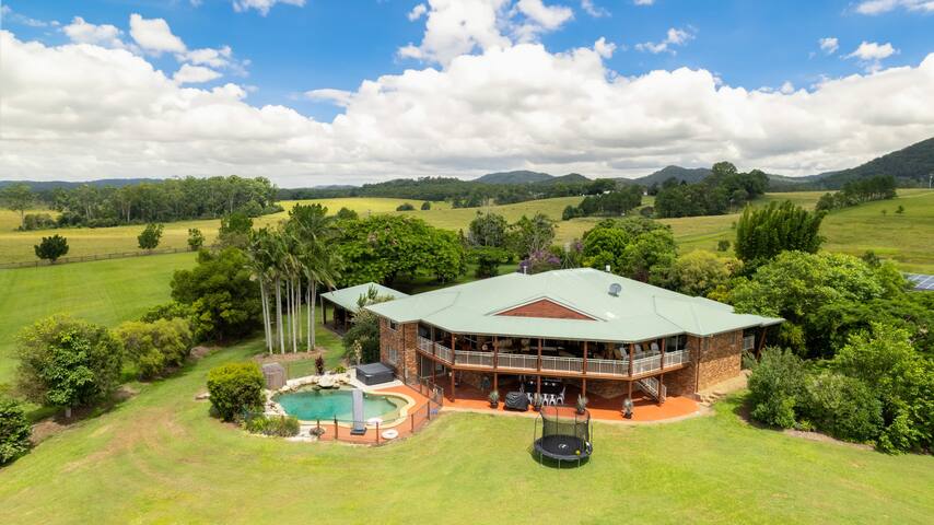 The Old Sugar Mill, Sunshine Coast. Sleeps 25