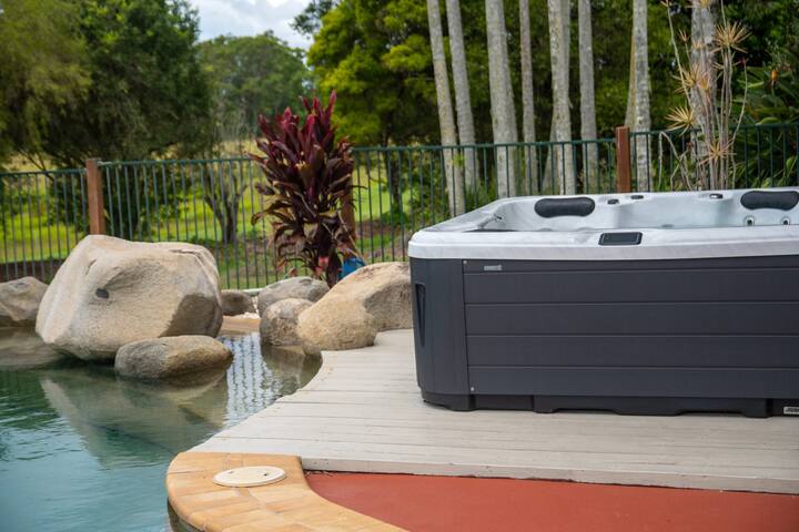 The Old Sugar Mill, Sunshine Coast. Sleeps 25 gallery image 4