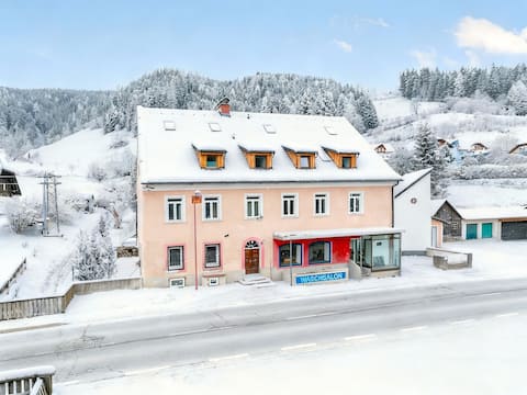 Very spacious apartment in ski and hike region