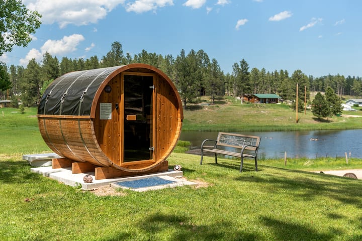 Hottub Hideaway with Firepit and Sauna