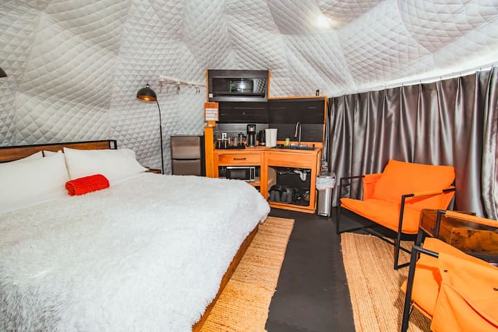 Dome Under The Stars W/ Hot/cold Stock Tank Tub - Log Cabin, TX