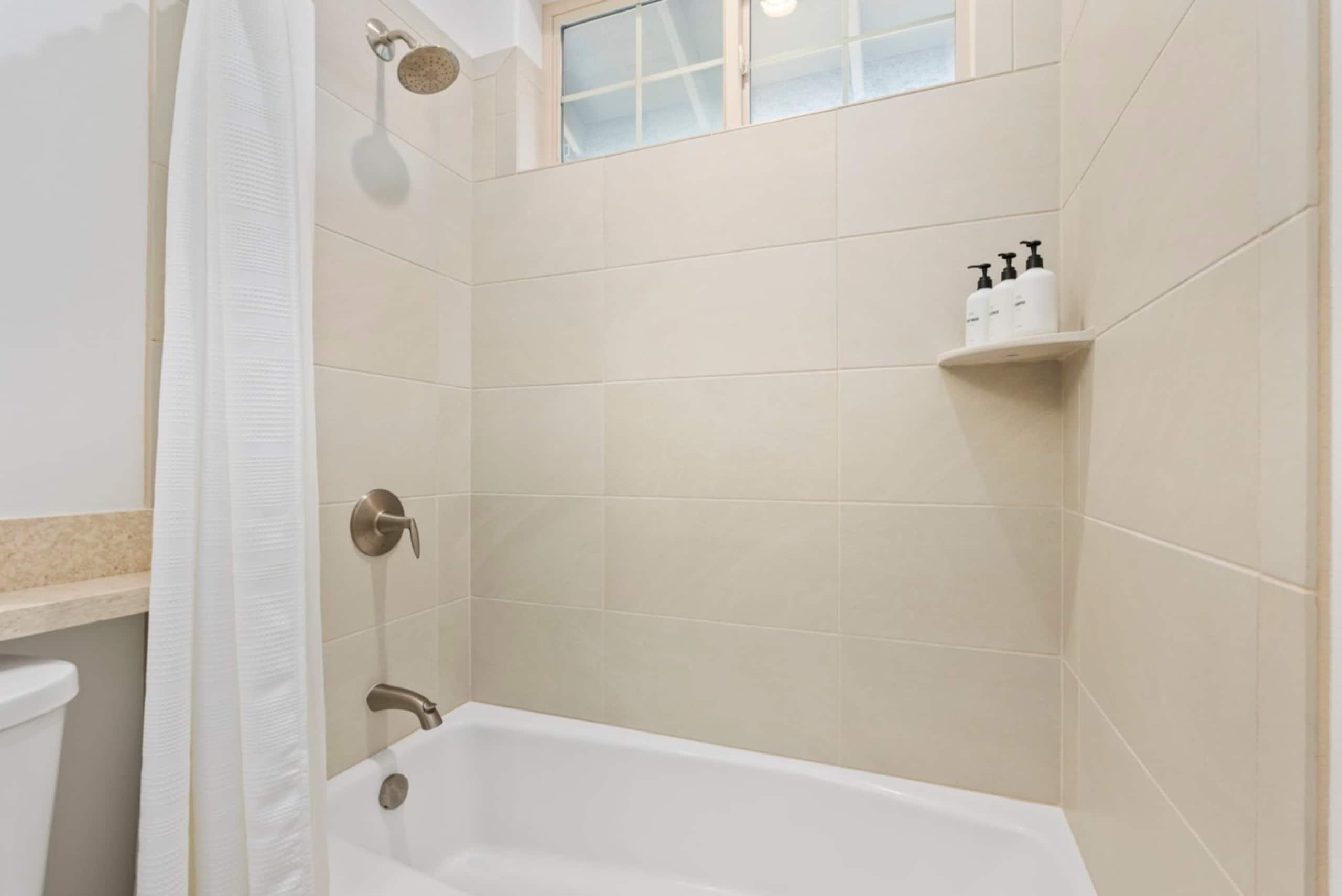 Home in Waianae · ★4.83 · 4 bedrooms · 5 beds · 2.5 private baths - Image 32