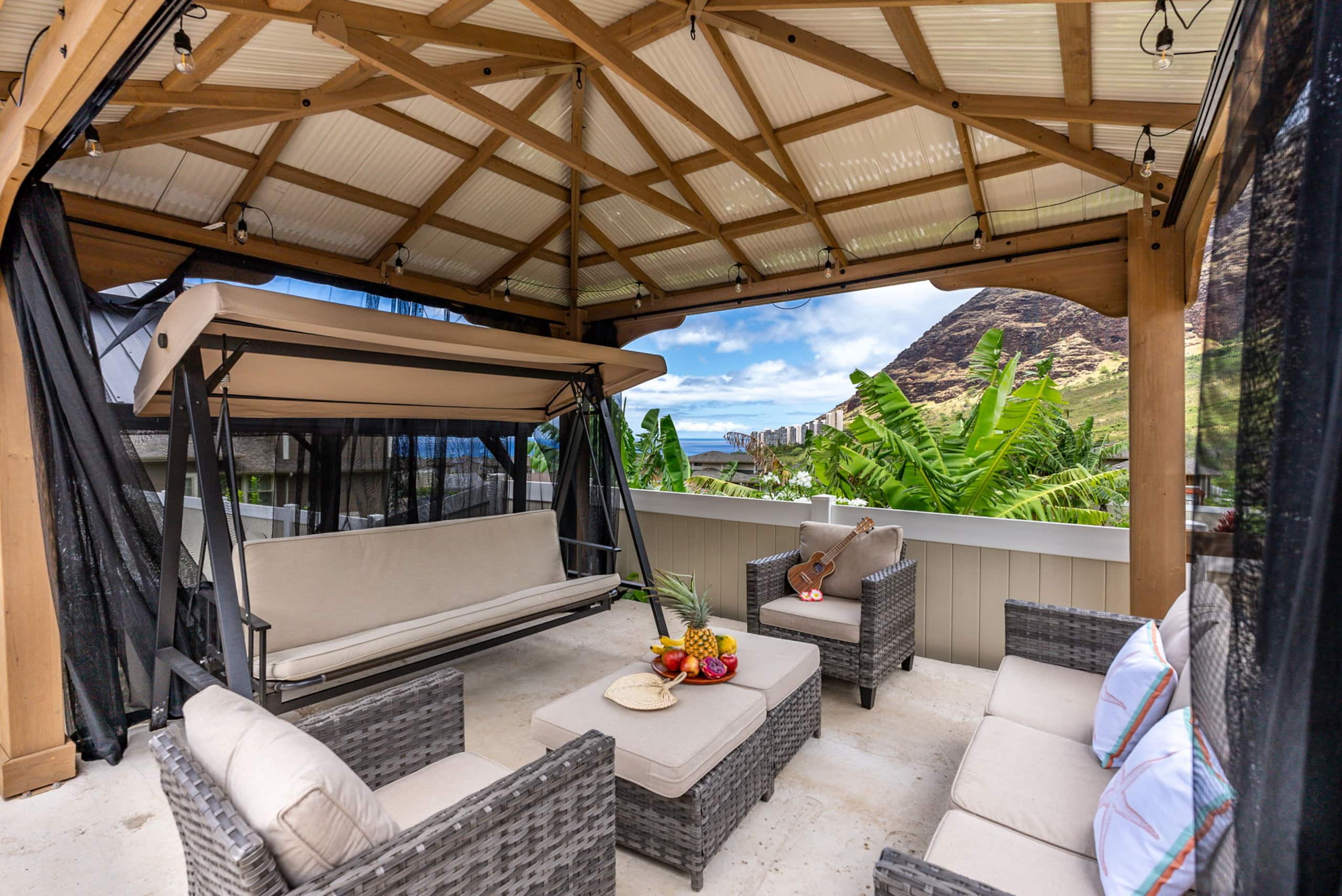 Home in Waianae · ★4.83 · 4 bedrooms · 5 beds · 2.5 private baths - Image 11