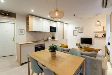 Top Airbnb: Centrally located 1 bedroom apartment for 4 in La in Community Of Madrid