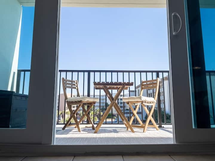 Beachfront - Pickleball Court-heated Pool-hot Tub! - Okaloosa Island, FL