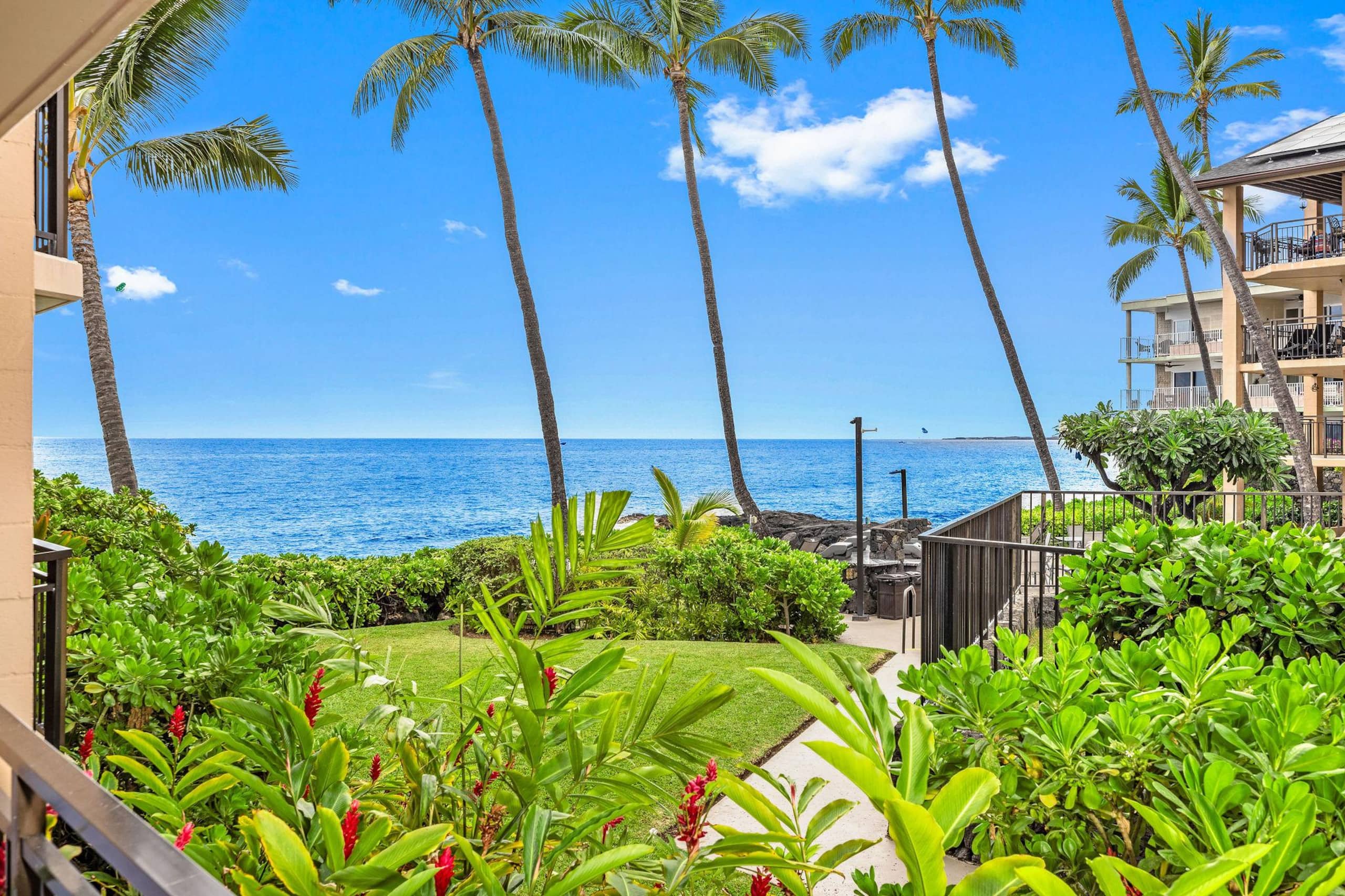 Condo in Kailua-Kona · ★4.67 · 1 bedroom · 2 beds · 1 private bath - Image 49
