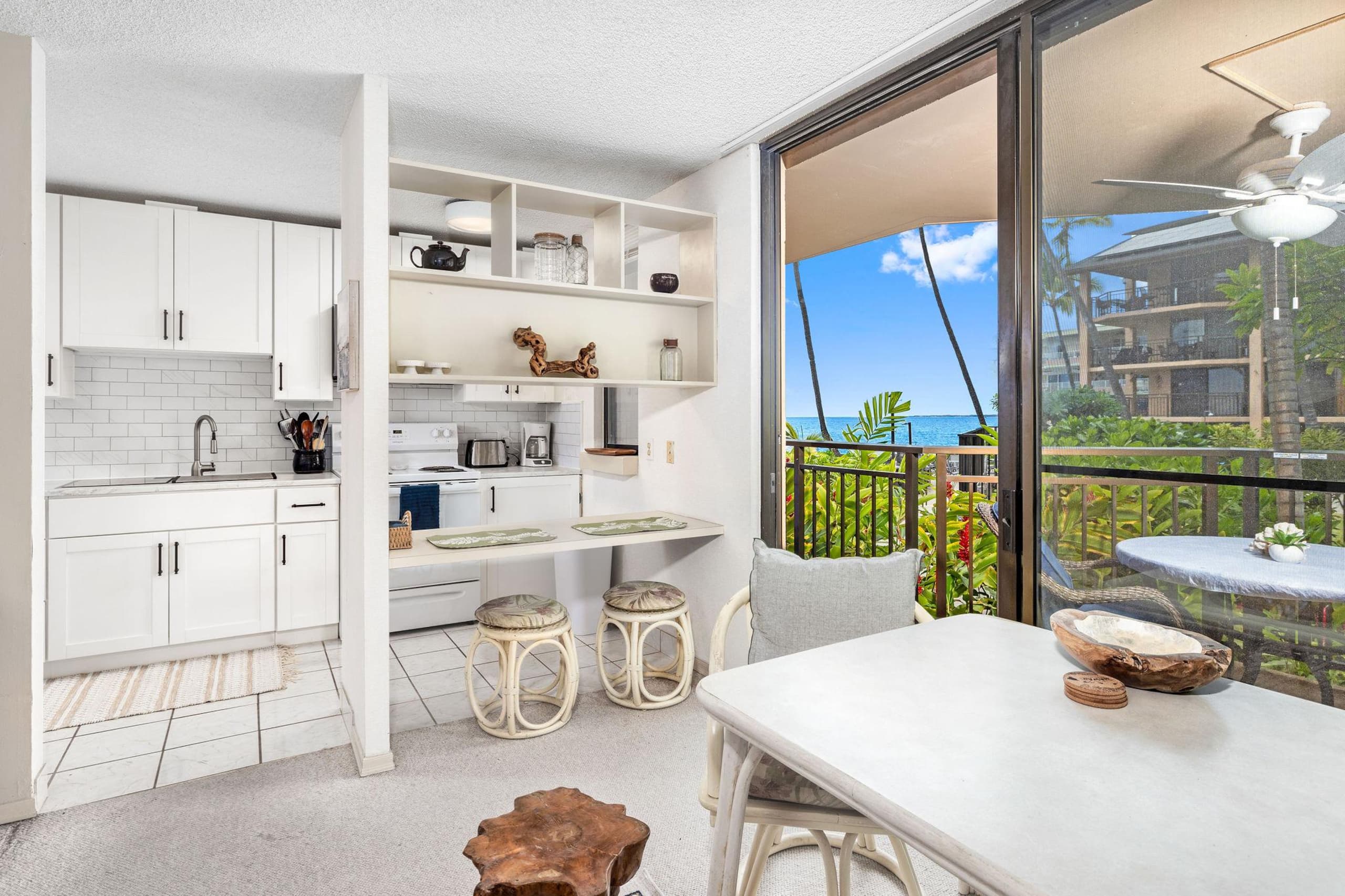 Condo in Kailua-Kona · ★4.67 · 1 bedroom · 2 beds · 1 private bath - Image 13