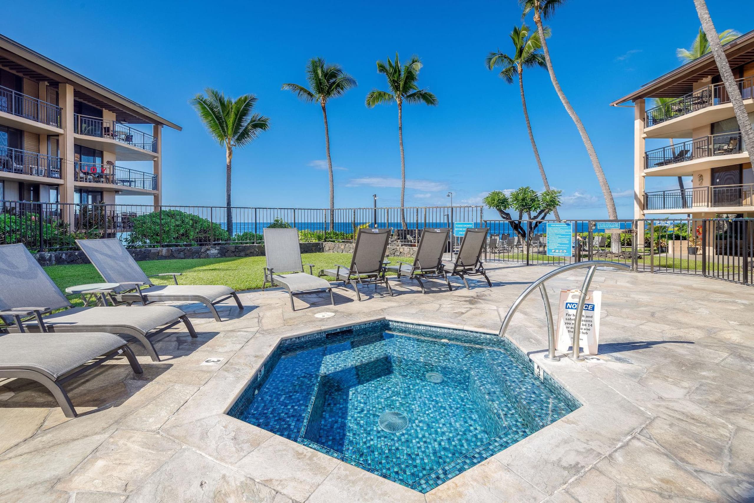Condo in Kailua-Kona · ★4.67 · 1 bedroom · 2 beds · 1 private bath - Image 31