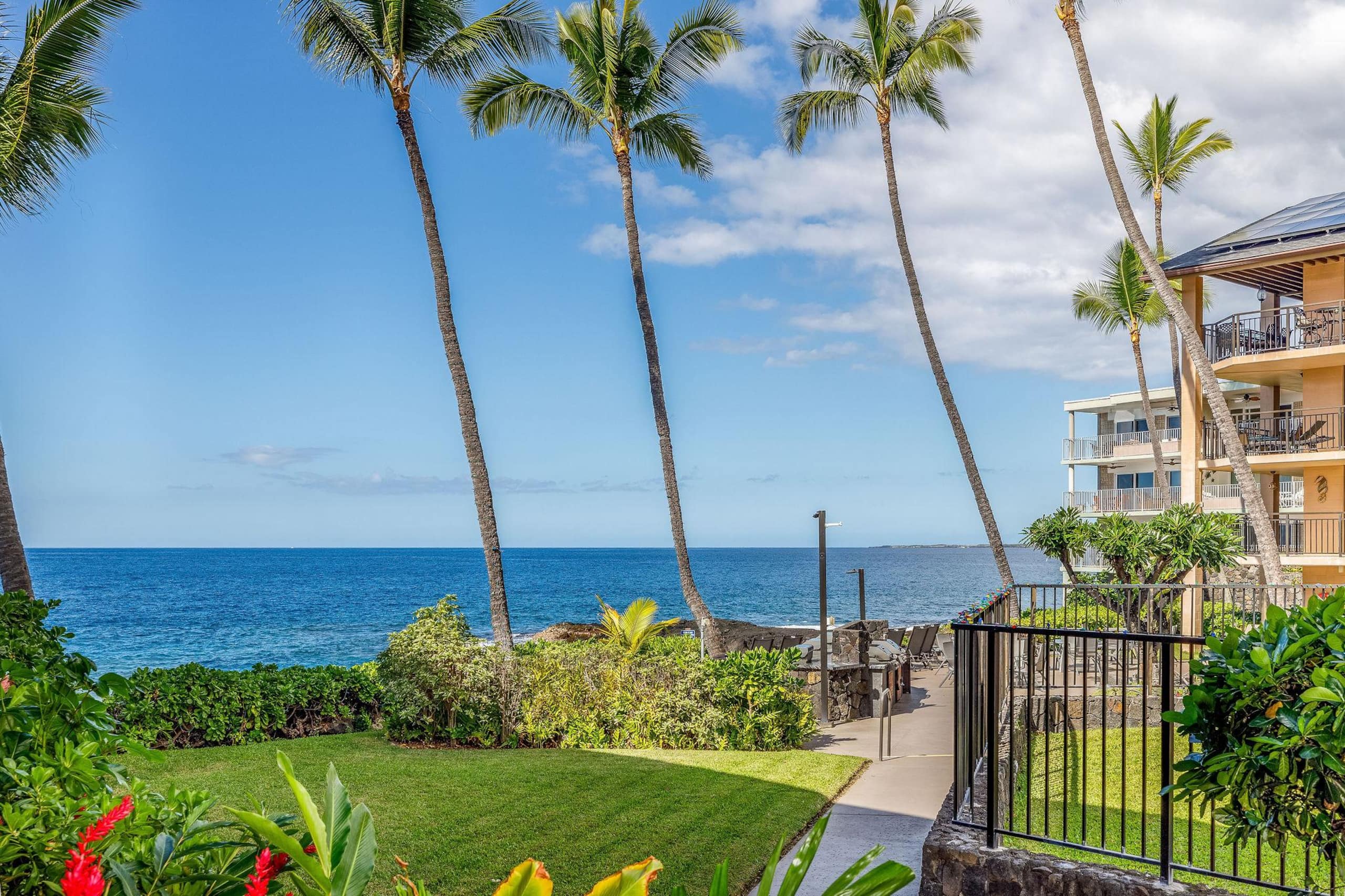 Condo in Kailua-Kona · ★4.67 · 1 bedroom · 2 beds · 1 private bath - Image 39