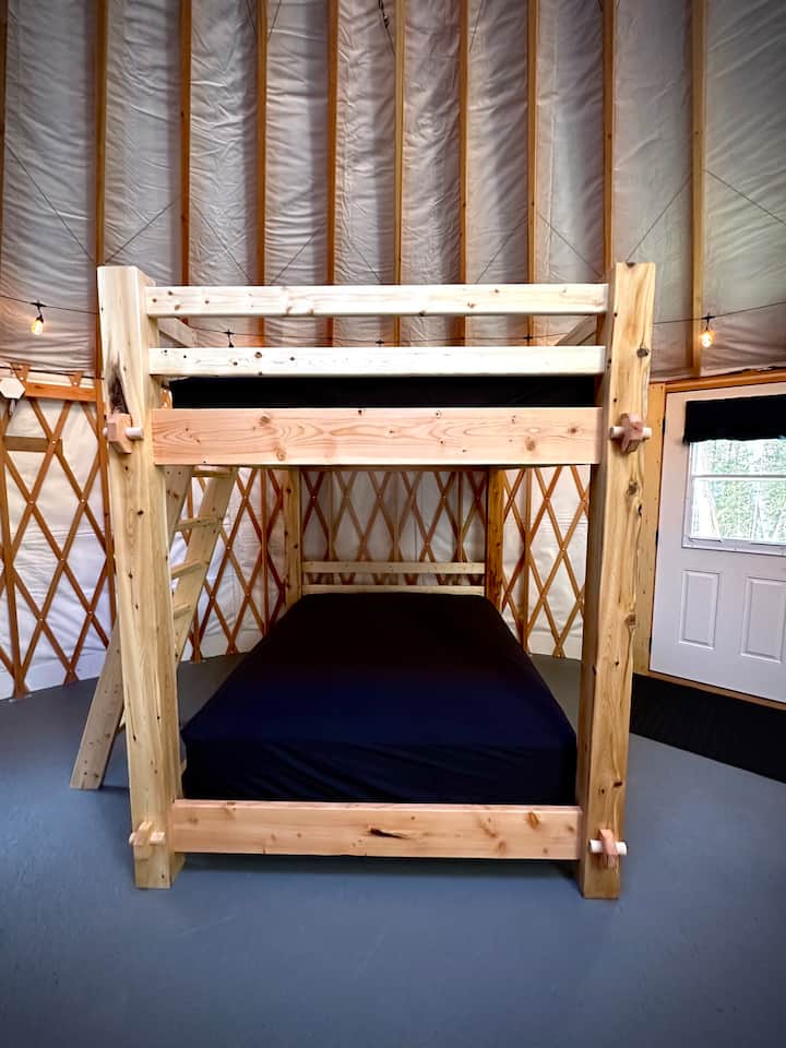 Queen Bunks * นำเครื่องนอนมาเอง *