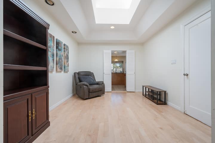 Large 5 Br- Beverly Hills Adj - Los Angeles, CA