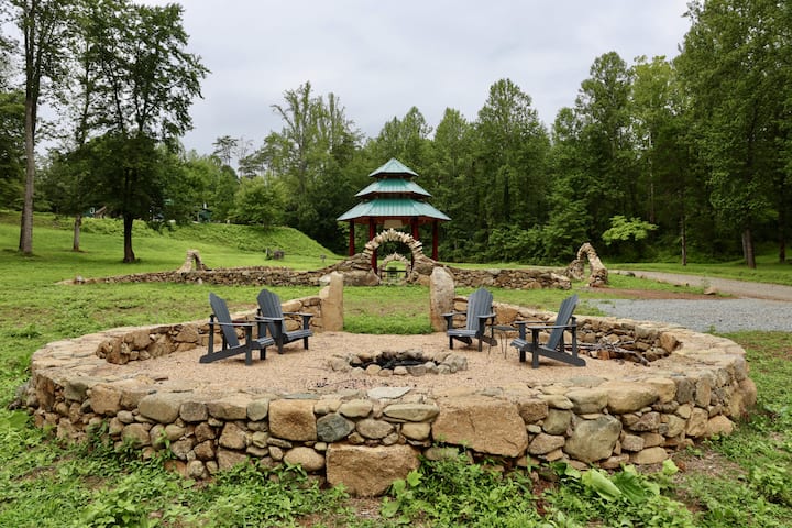 Treehouse at Castle - Treehouses for Rent in Stanardsville