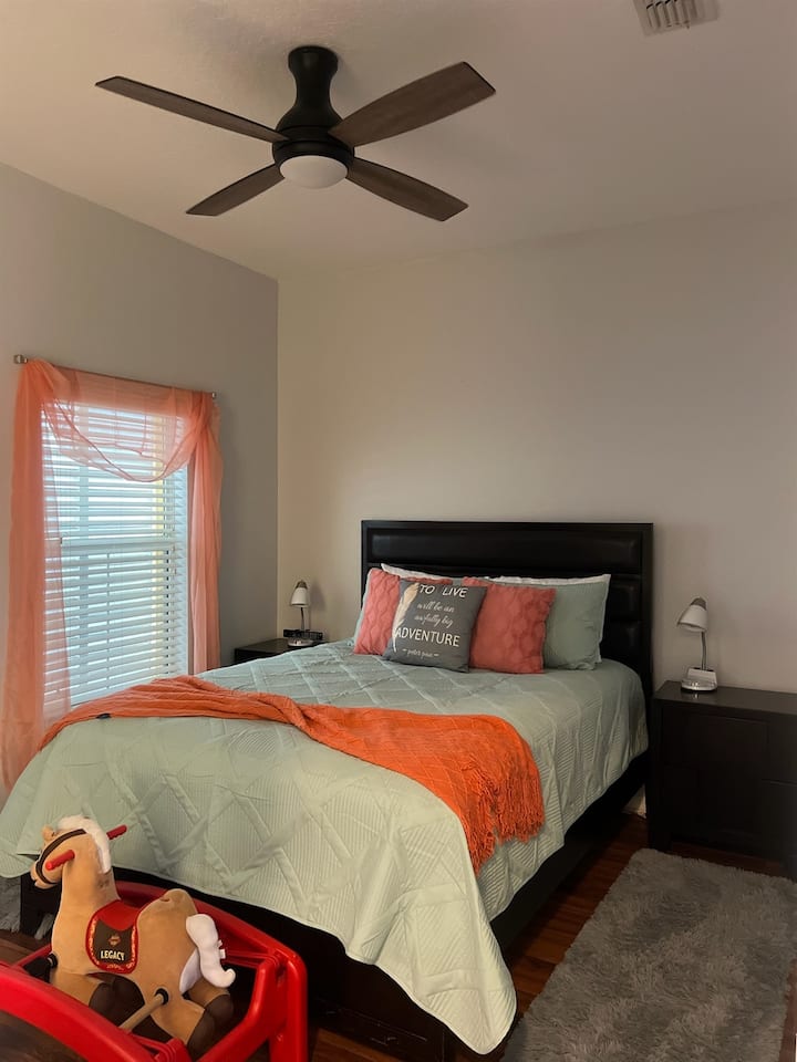 Peter Pan - 1 Queen, 1 Flr, TV w/ Cable