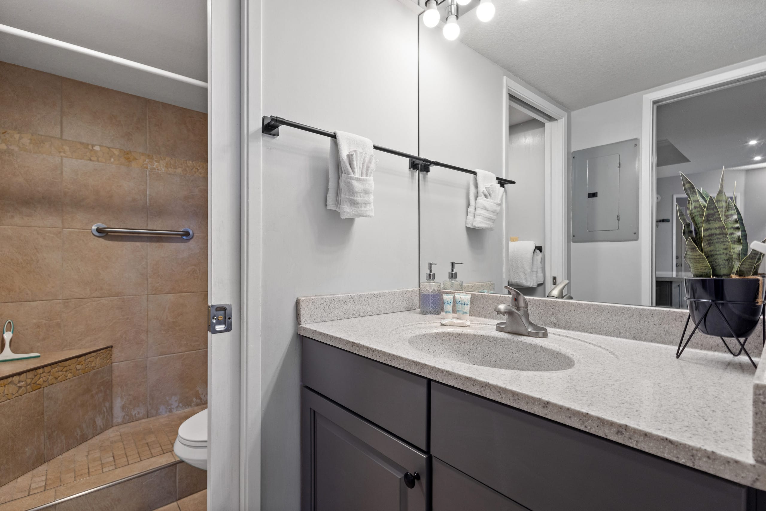 Condo in Kihei · ★4.91 · 1 bedroom · 2 beds · 1 bath - Image 20