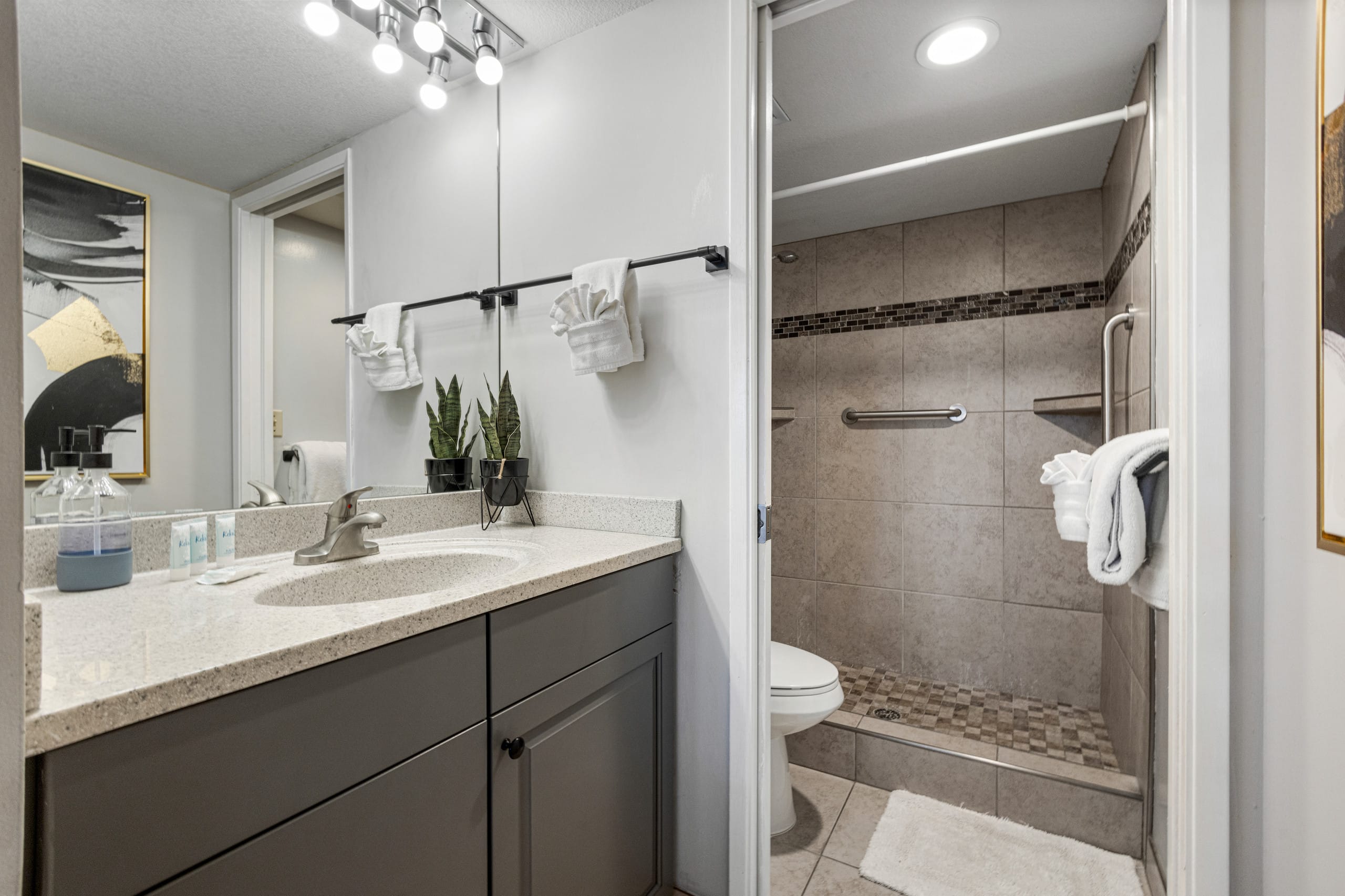 Beautiful Modern Remodeled Maui Banyan Studio - Image 7