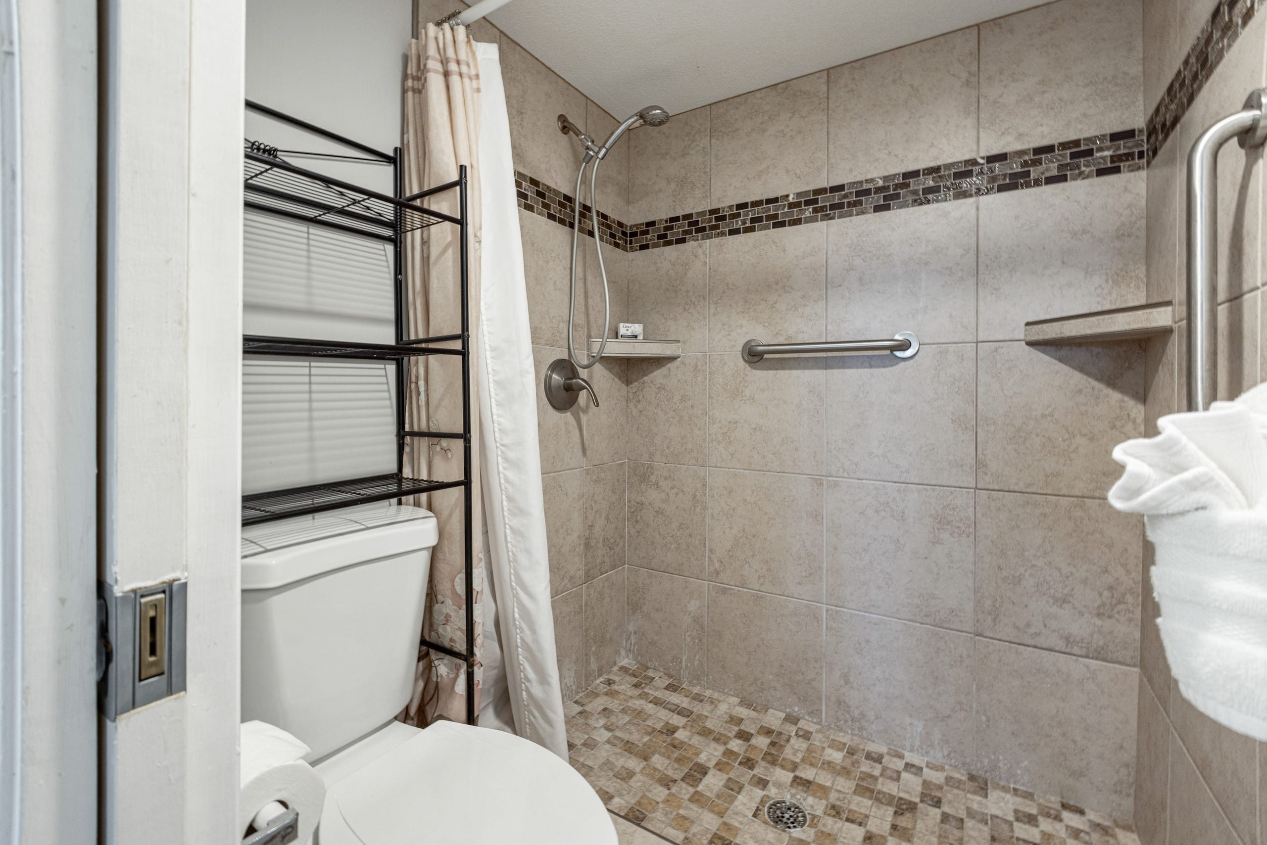 Beautiful Modern Remodeled Maui Banyan Studio - Image 8