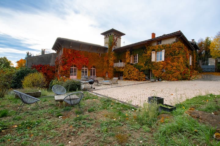 MEMORABLE PLACE managed Airbnb listing 1