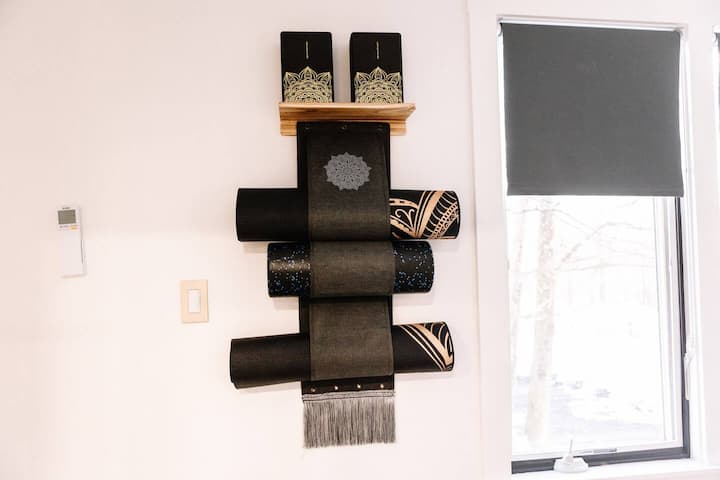2nd floor. Smaller bedroom. We got yoga mats, blocks and a roller.