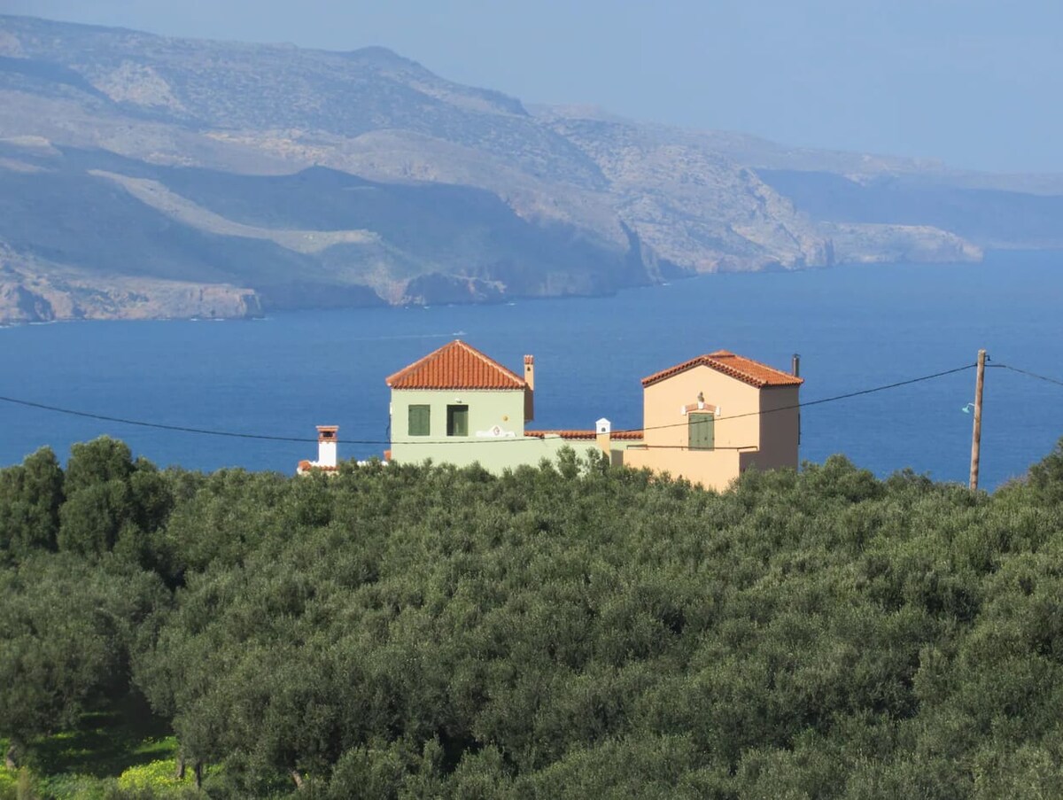 MaGeaThalassa,Top floor Cretan studio with views Flats for Rent in