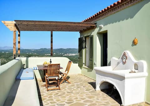 MaGea-Thalassa,Top floor Cretan studio with views