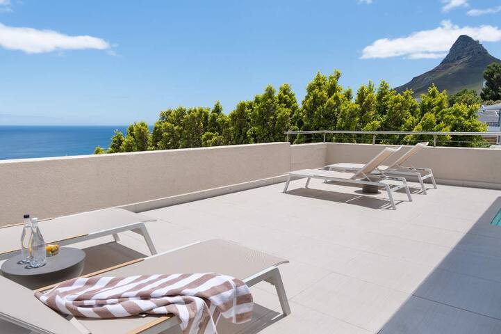 Camps Bay Grace – Villa with pool and ocean views gallery image 3