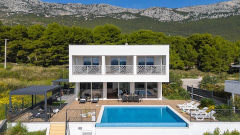 Top performing Airbnb: Villa Casa Bella with sea views, heated pool in Kaštel Sućurac