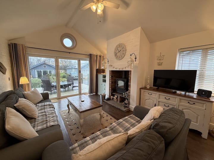 Blue Bay, The Bay Filey, Sleeps 4-6, Dogs Welcome - Filey Beach