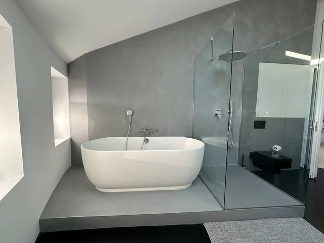 Penthouse in Water Tower – 360° Skyline View gallery image 4