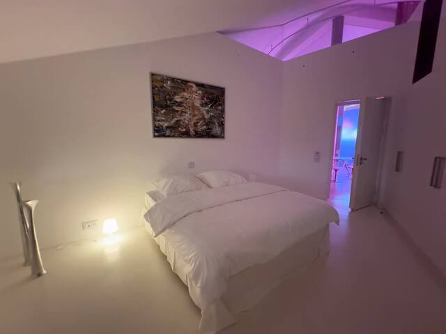 Penthouse in Water Tower – 360° Skyline View gallery image 5