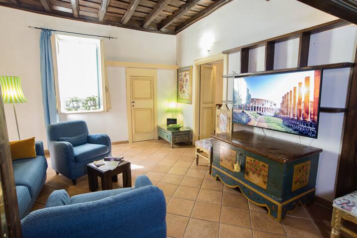 Trevi Fountain Apartment gallery image 2