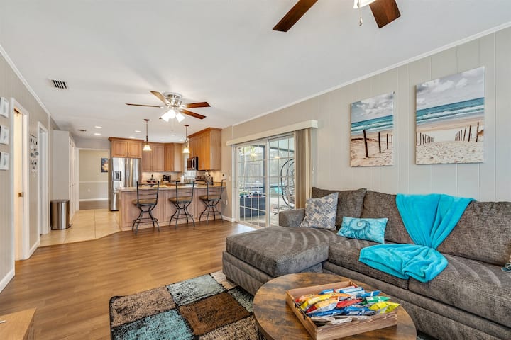 Heated Pool House * 14 Ppl * Stunning * Pool Table - Carousel, Brandon