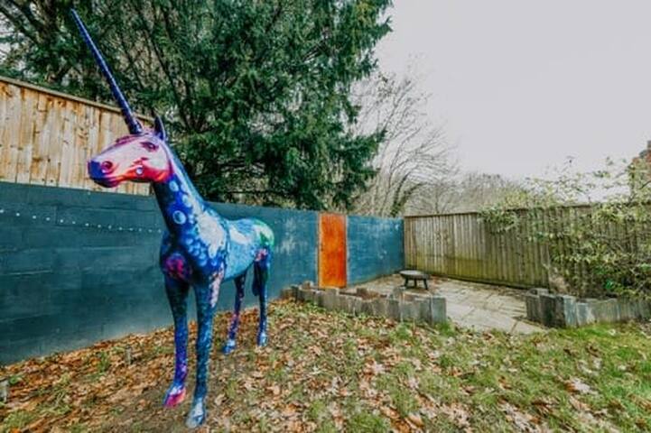 The unicorn’s house sleeps 10 people gallery image 3