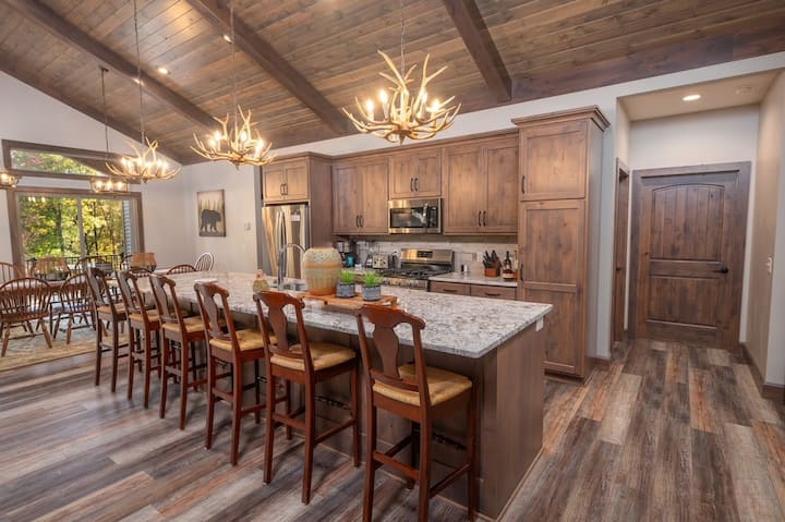 Lodge At Hilton's Hideaway | Hot Tub, 4br + 3.5ba - Dundee, OH