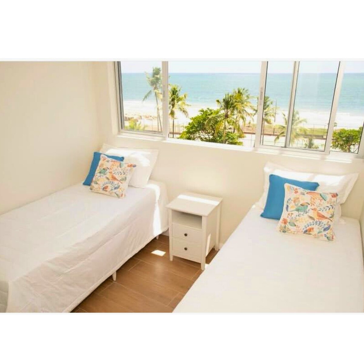 เตียง ห้องนอน วิวทะเล