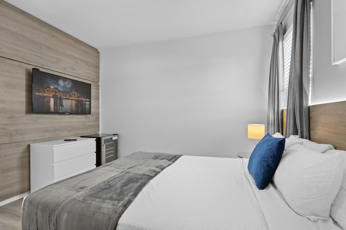 标准双人床卧室