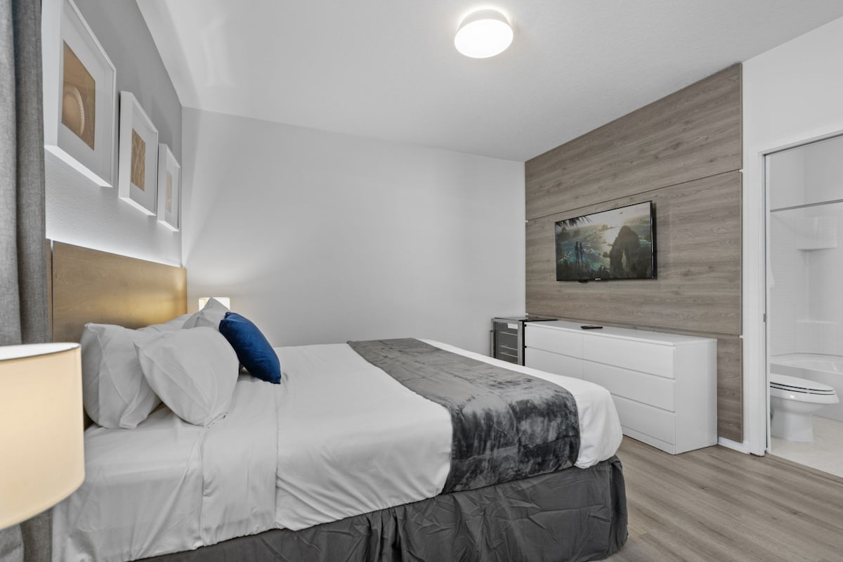 标准双人床卧室